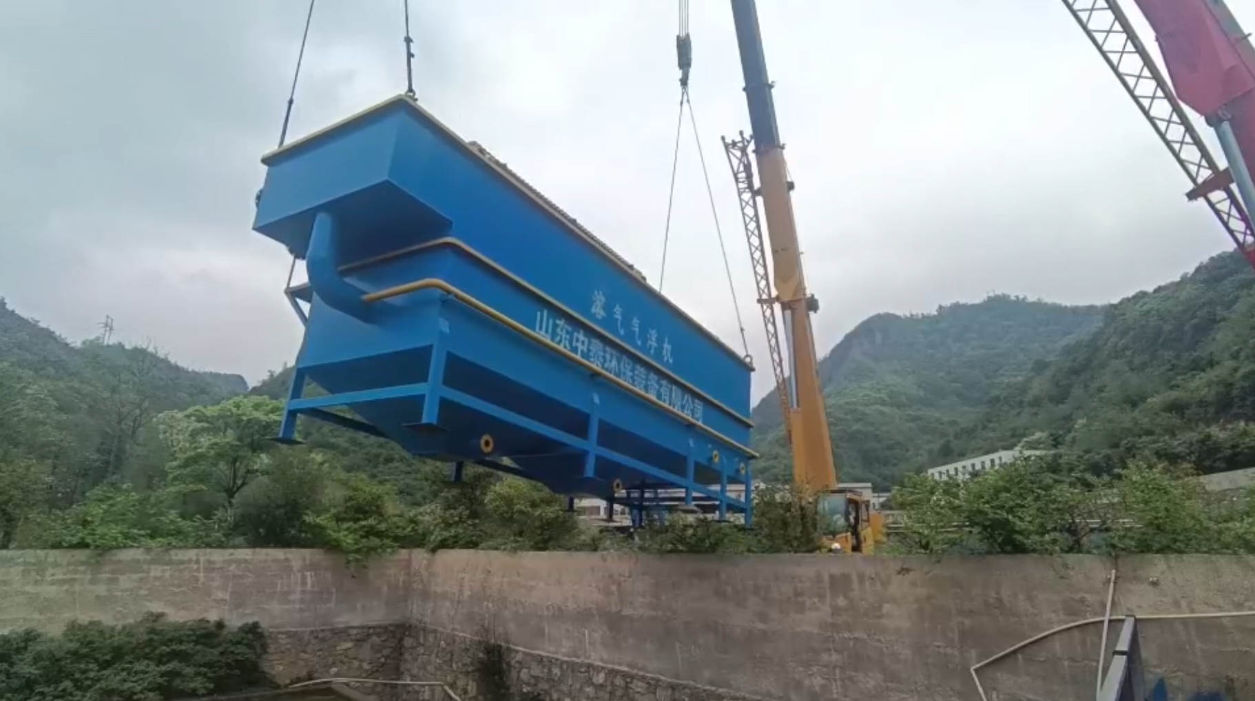 氣浮機(jī)，高效氣浮機(jī)，溶氣氣浮機(jī)，氣浮機(jī)安裝現(xiàn)場(chǎng)